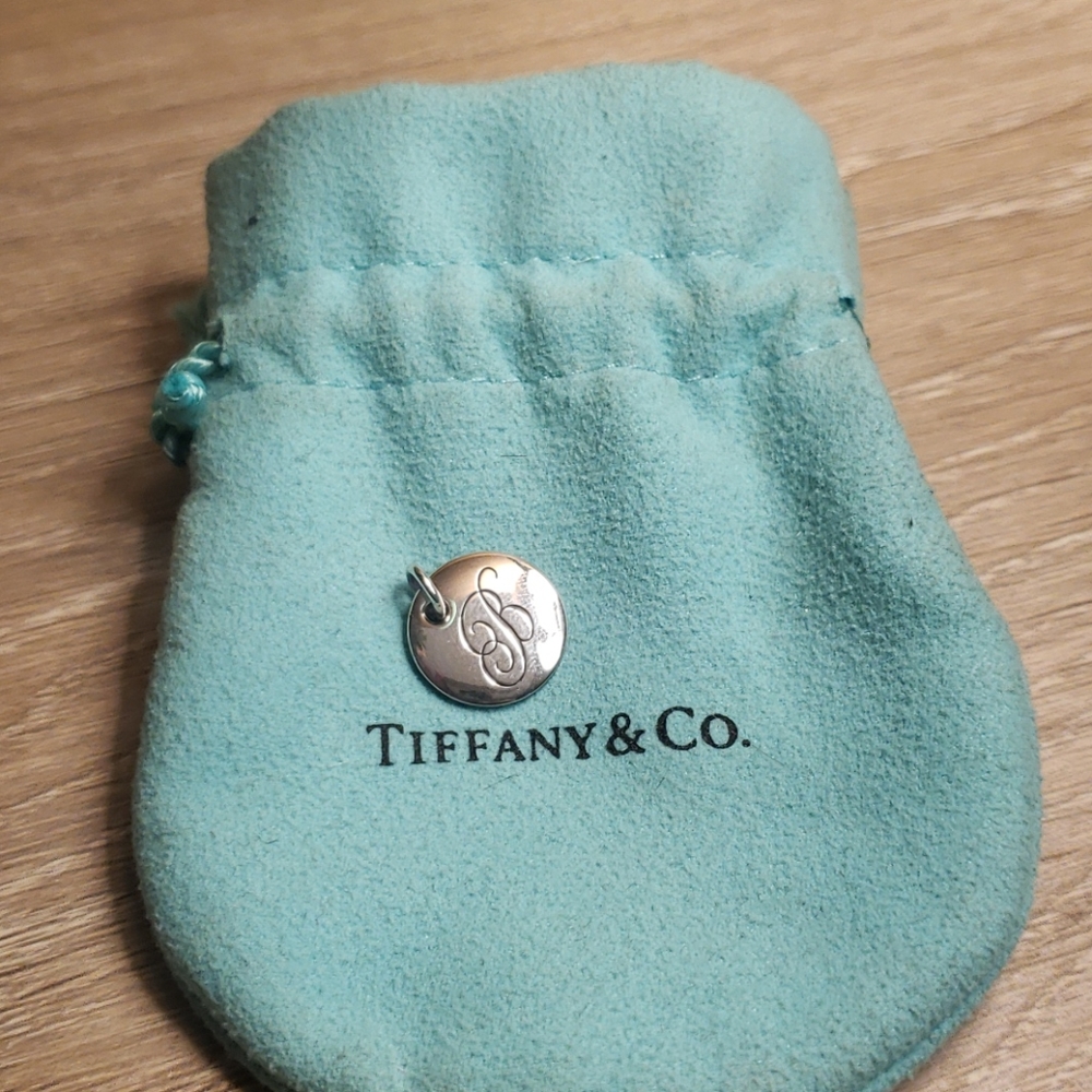 Tiffanys pendant B